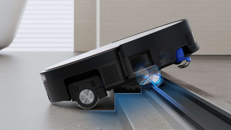 ECOVACS DEEBOT X11 è il nuovo re della pulizia domotica, già in sconto di 100€